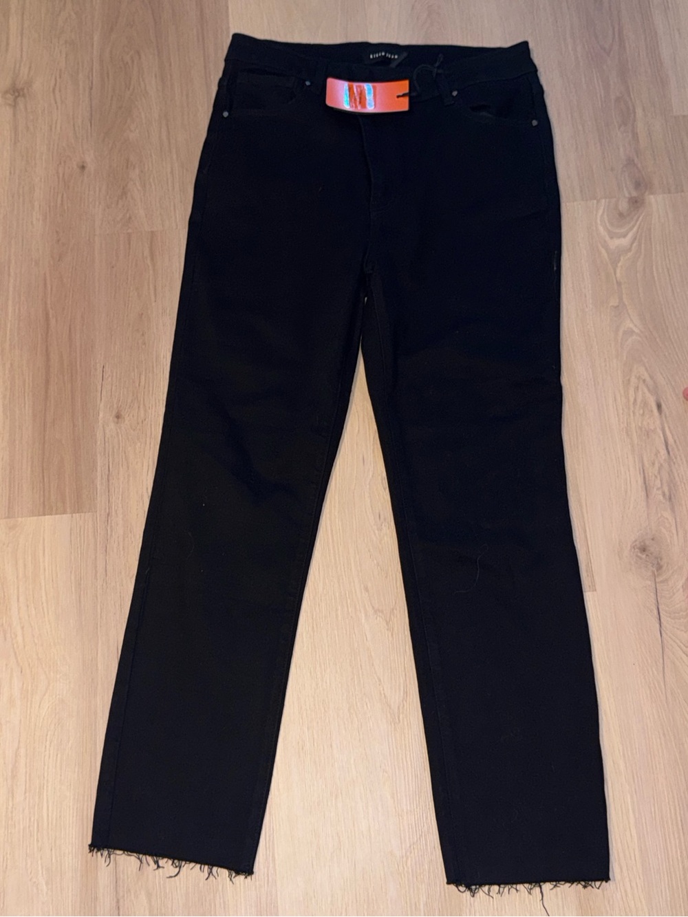 Women’s Black Skinny Jeans with Raw Hem
